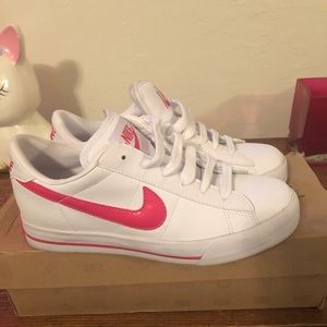 Women’s Nike shoes